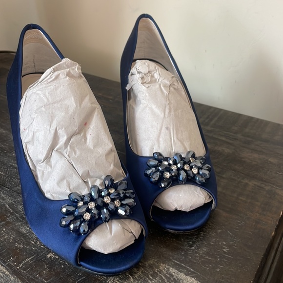 Satin Royal Blue Dress Shoes , Size 8 - Picture 10 of 12